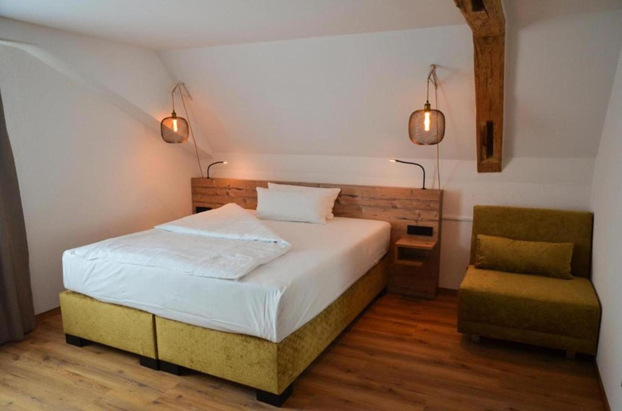 Gasthof Zum Ritter - A Cozy Historical Landmark ウルム エクステリア 写真