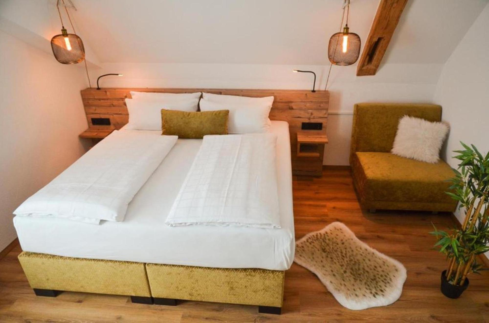 Gasthof Zum Ritter - A Cozy Historical Landmark ウルム エクステリア 写真