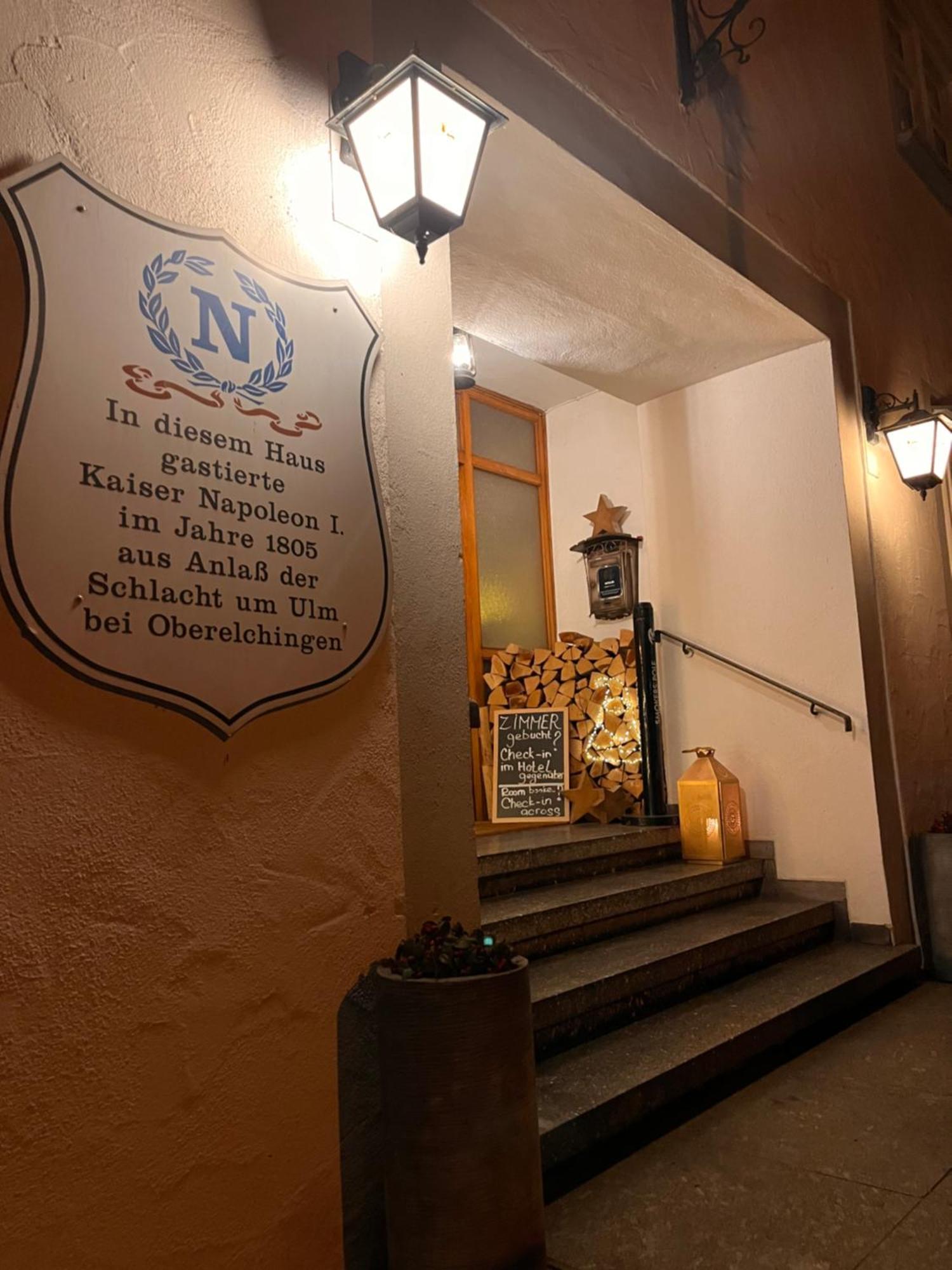 Gasthof Zum Ritter - A Cozy Historical Landmark ウルム エクステリア 写真
